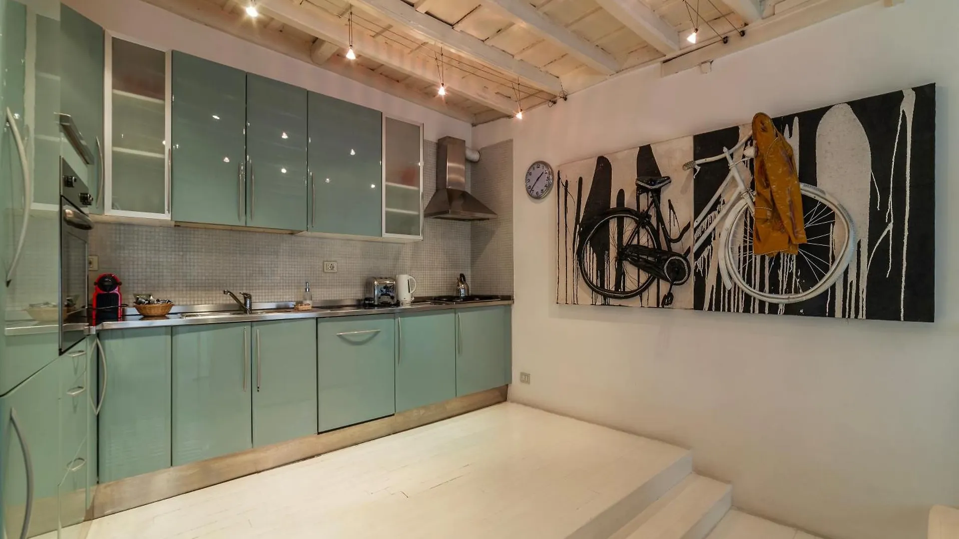 Cappellari 4 - Fromhometorome 0*, Rome Italy