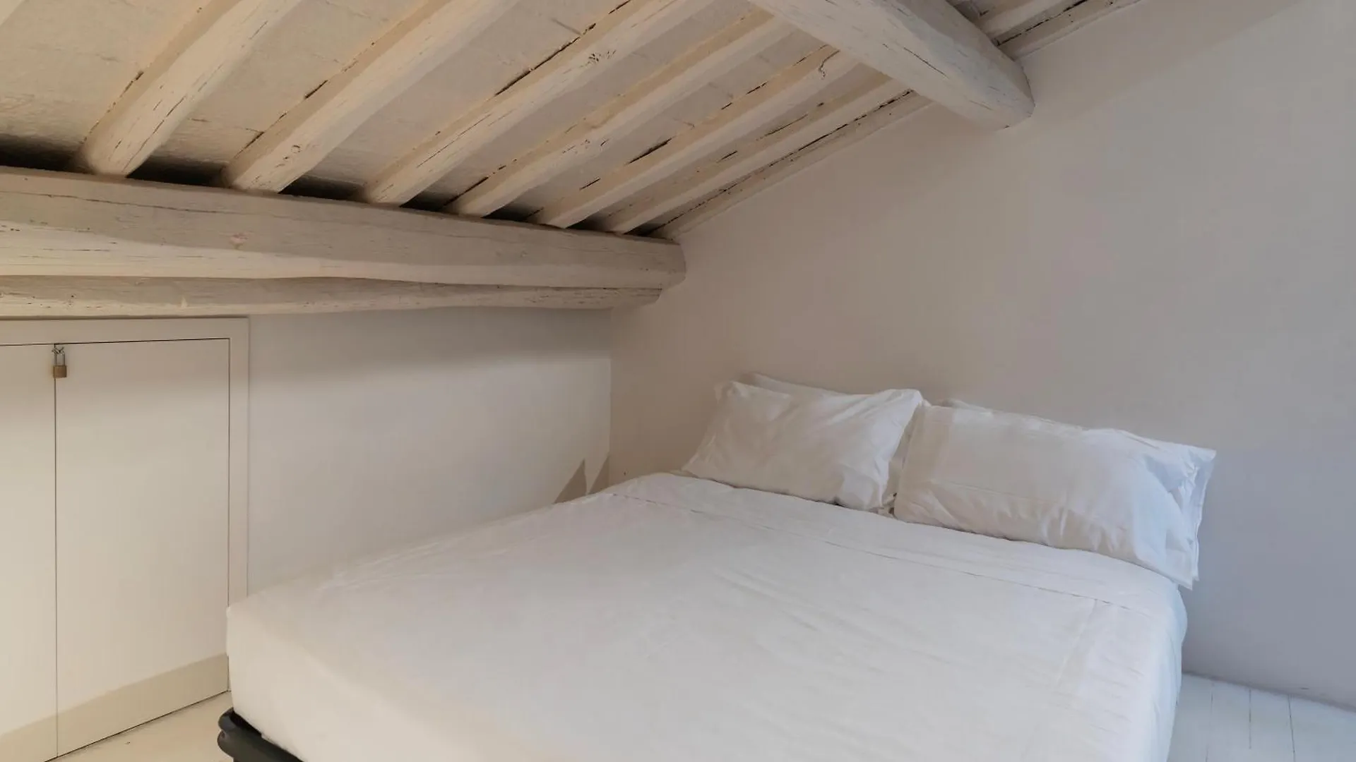 Cappellari 4 - Fromhometorome 0*, Rome Italy
