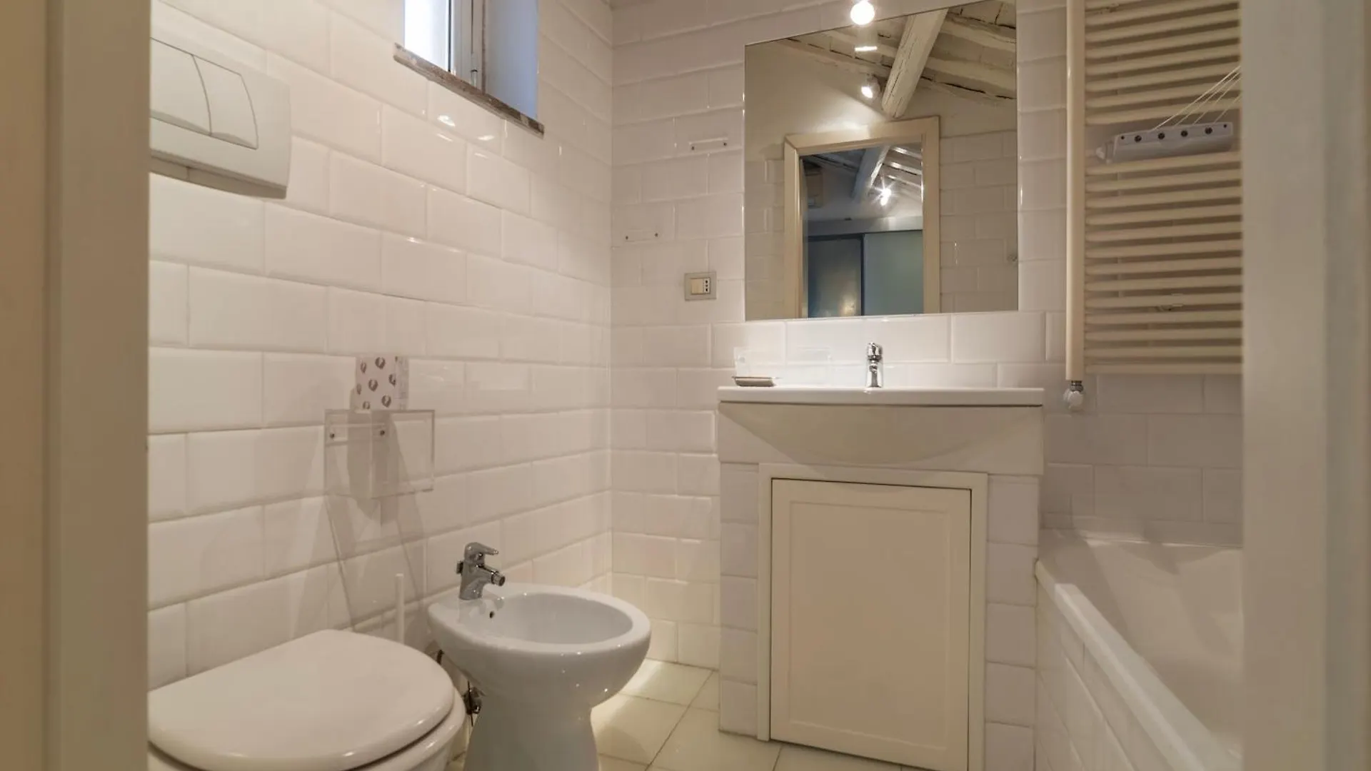 Cappellari 4 - Fromhometorome 0*, Rome Italy